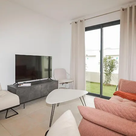 2 Bedroom Stunning In Appartement Folelli
