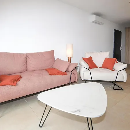 2 Bedroom Stunning In * Folelli