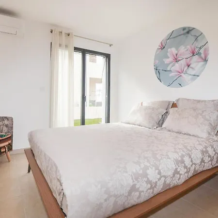 2 Bedroom Stunning In *