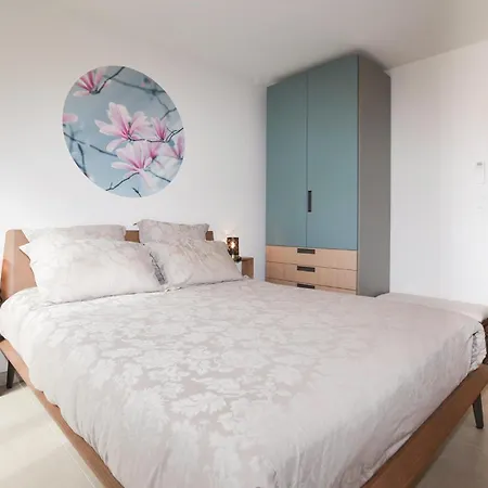 2 Bedroom Stunning In *