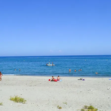 2 Bedroom Stunning In Appartement Folelli